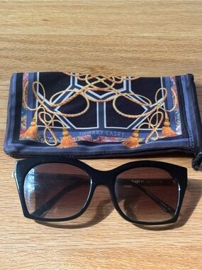 Thierry Lasry GLAZY black sunglasses with gold sides